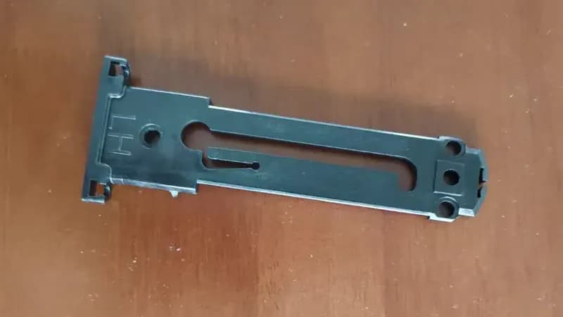 増靭化PA6+15GFのカスタム構造用クリップ